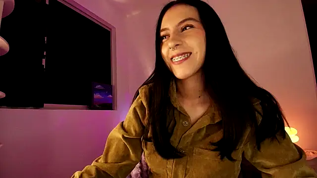 Snapshot of violethun_ chatting on 10.15.25 violethun online show from 10.15.25