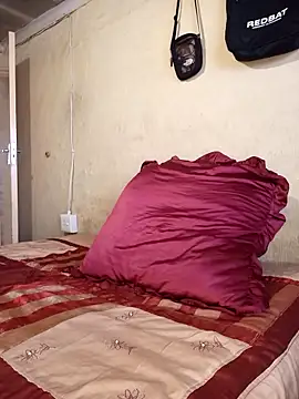 Snapshot of Hluga_25 chatting on 11.05.25 Hluga 25 online show from 11.05.25