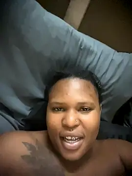 Snapshot of houseforsex chatting on 09.19.25 houseforsex online show from 09.19.25