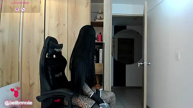 Snapshot of belllbonniie chatting on 10.08.25 belllbonniie online show from 10.08.25
