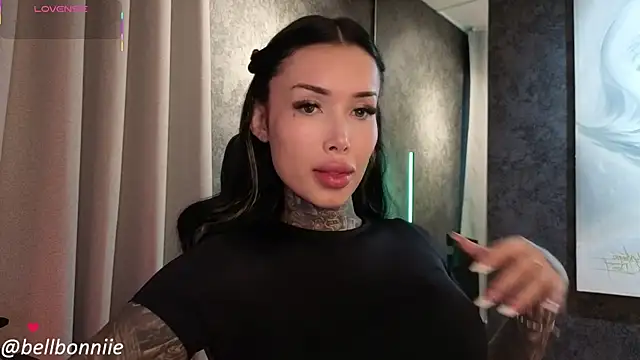 Snapshot of belllbonniie chatting on 11.06.25 belllbonniie online show from 11.06.25