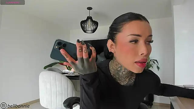 Snapshot of belllbonniie chatting on 11.19.25 belllbonniie online show from 11.19.25