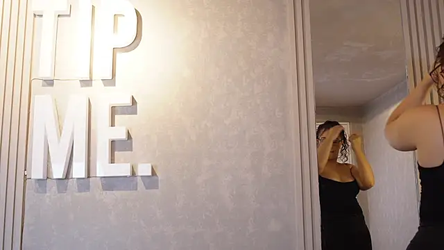 Snapshot of Tayler_Kim chatting on 09.12.25 Tayler Kim online show from 09.12.25