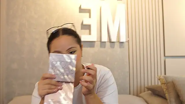 Snapshot of Tayler_Kim chatting on 09.18.25 Tayler Kim online show from 09.18.25