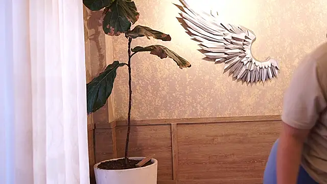 Snapshot of Tayler_Kim chatting on 09.21.25 Tayler Kim online show from 09.21.25