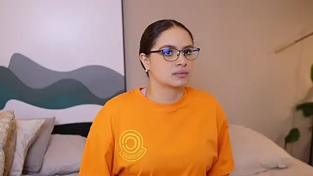 Snapshot of Tayler_Kim chatting on 10.10.25 Tayler Kim online show from 10.10.25