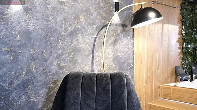 Snapshot of Tayler_Kim chatting on 10.25.25 Tayler Kim online show from 10.25.25