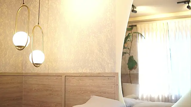 Snapshot of Tayler_Kim chatting on 10.31.25 Tayler Kim online show from 10.31.25