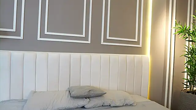 Snapshot of Tayler_Kim chatting on 11.15.25 Tayler Kim online show from 11.15.25