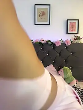 Snapshot of Im_Lyan chatting on 12.02.25 Im Lyan online show from 12.02.25