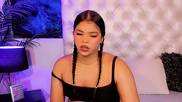 Snapshot of Valeria_Swett_ chatting on 05.18.26 Valeria Swett online show from 05.18.26