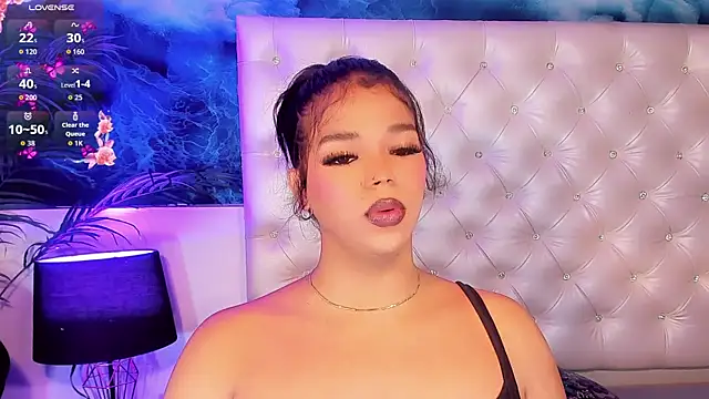 Snapshot of Valeria_Swett_ chatting on 05.27.26 Valeria Swett online show from 05.27.26