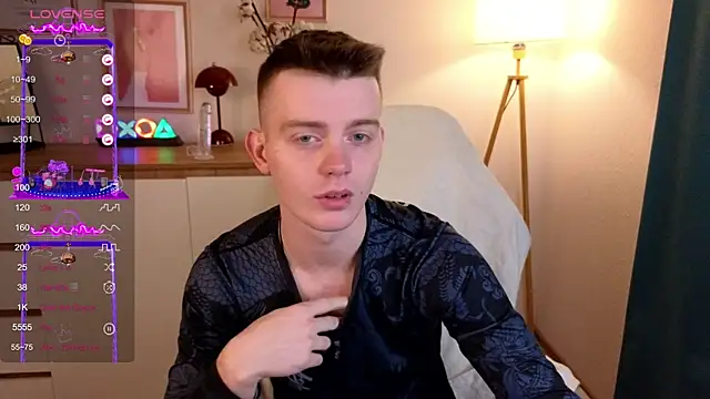 Snapshot of happy_de1mos chatting on 10.02.25 happy de1mos online show from 10.02.25