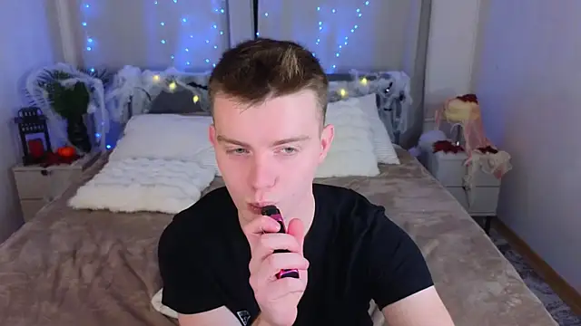 Snapshot of happy_de1mos chatting on 10.23.25 happy de1mos online show from 10.23.25