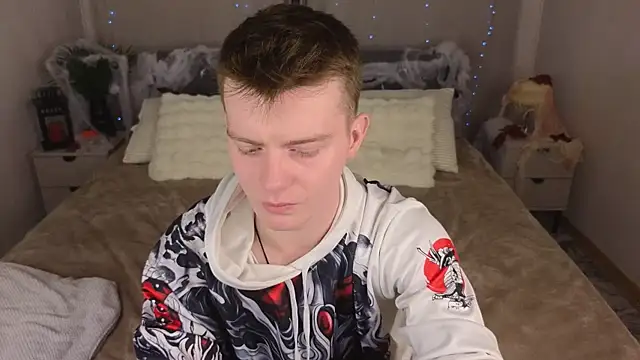 Snapshot of happy_de1mos chatting on 10.29.25 happy de1mos online show from 10.29.25