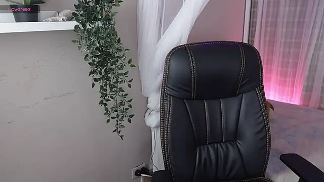 Snapshot of Mystic_blue chatting on 11.20.25 Mystic blue online show from 11.20.25