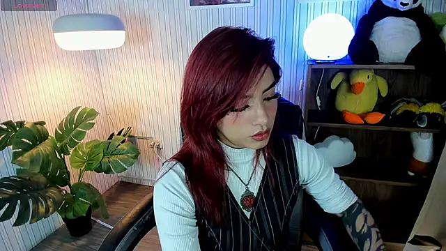 Snapshot of Mystic_blue chatting on 12.01.25 Mystic blue online show from 12.01.25