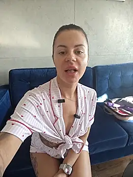 Snapshot of BabyFaceMia chatting on 10.20.25 BabyFaceMia online show from 10.20.25