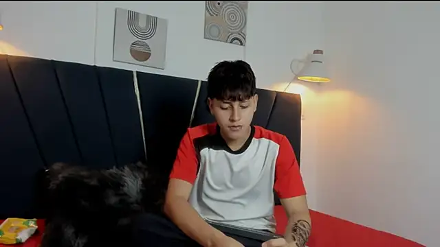 Snapshot of zeusapollofuck chatting on 11.12.25 zeusapollofuck online show from 11.12.25