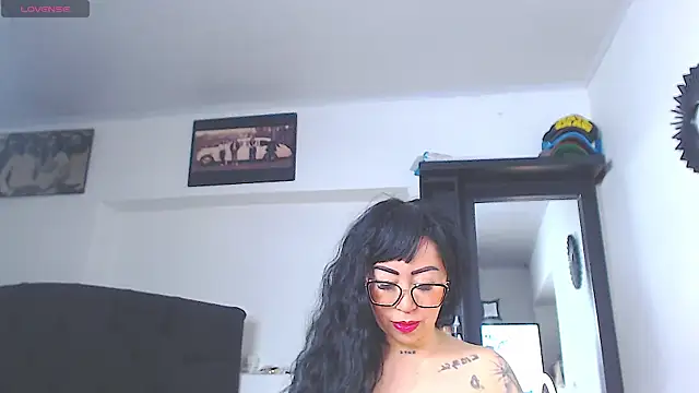 Snapshot of Vicky_hotmilf chatting on 06.12.26 Vicky hotmilf online show from 06.12.26
