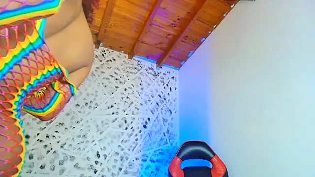 MIA HOT23CM S7S online show from 12.04.25