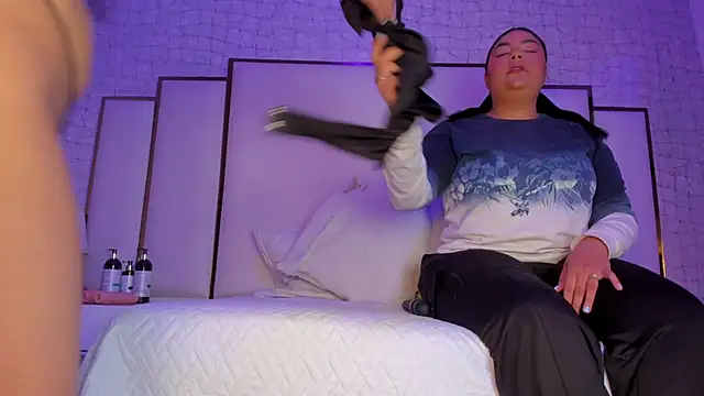 Mia and lexy online show from 11.12.25