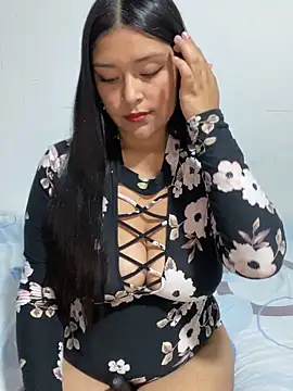 Snapshot of Aurora_fire1 chatting on 11.05.25 Aurora fire1 online show from 11.05.25