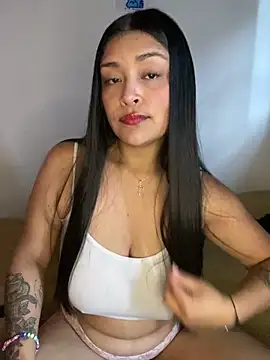 Snapshot of Aurora_fire1 chatting on 12.18.25 Aurora fire1 online show from 12.18.25