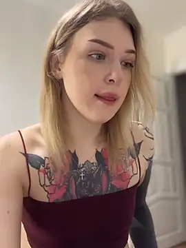 Snapshot of elliss_ chatting on 10.09.25 elliss online show from 10.09.25