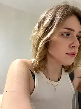 Snapshot of elliss_ chatting on 11.19.25 elliss online show from 11.19.25