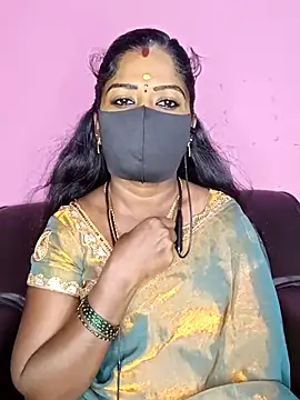 Snapshot of tamilammukuttyy chatting on 10.19.25 tamilammukuttyy online show from 10.19.25