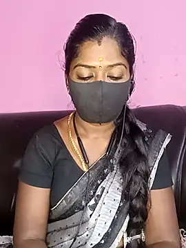 Snapshot of tamilammukuttyy chatting on 10.29.25 tamilammukuttyy online show from 10.29.25