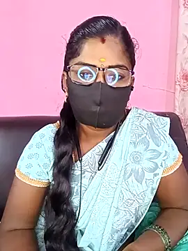 Snapshot of tamilammukuttyy chatting on 10.30.25 tamilammukuttyy online show from 10.30.25