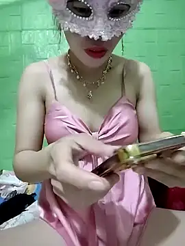 Snapshot of Tin_tanny chatting on 11.08.25 Tin tanny online show from 11.08.25