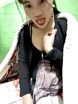 Snapshot of Tin_tanny chatting on 11.18.25 Tin tanny online show from 11.18.25