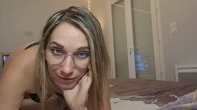 Snapshot of AbylineandJim chatting on 11.24.25 AbylineandJim online show from 11.24.25