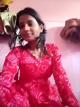 Snapshot of Hot_Mayra_ chatting on 10.26.25 Hot Mayra online show from 10.26.25