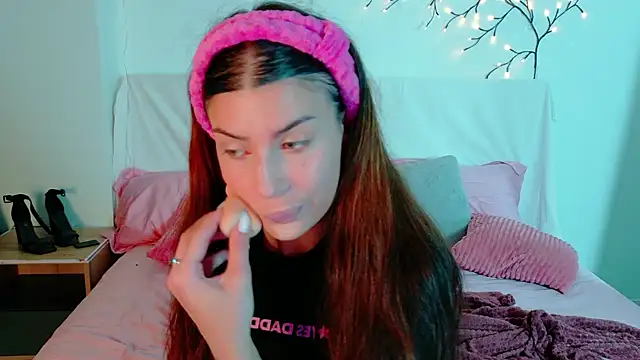 Snapshot of Bella_Davis_love chatting on 12.04.25 Bella Davis love online show from 12.04.25