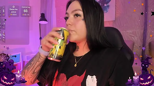 Snapshot of MAGIC_TESSA chatting on 10.02.25 MAGIC TESSA online show from 10.02.25