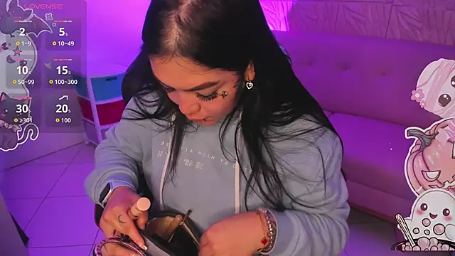 Snapshot of MAGIC_TESSA chatting on 10.11.25 MAGIC TESSA online show from 10.11.25