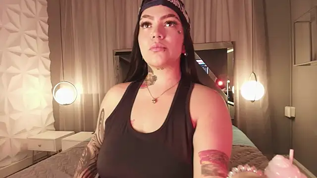 Snapshot of MAGIC_TESSA chatting on 10.14.25 MAGIC TESSA online show from 10.14.25