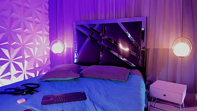 Snapshot of MAGIC_TESSA chatting on 11.30.25 MAGIC TESSA online show from 11.30.25