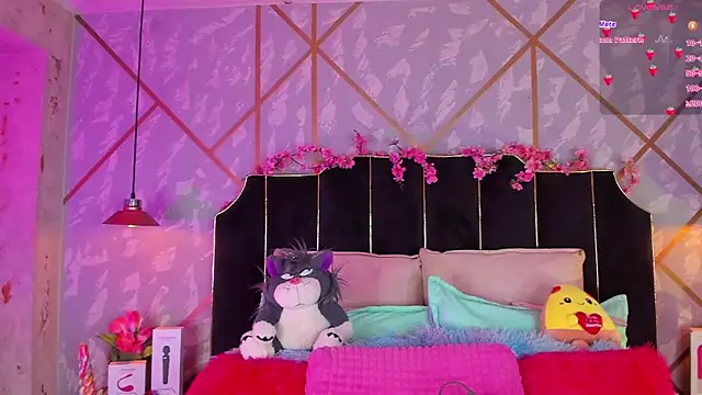 LindaWz  online show from 02.24.26