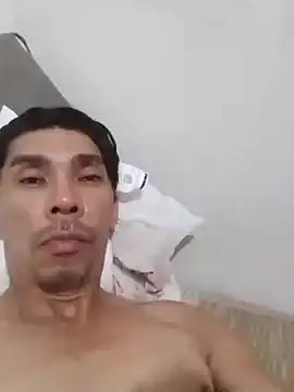 Snapshot of Shawnzinho chatting on 10.04.25 Shawnzinho online show from 10.04.25