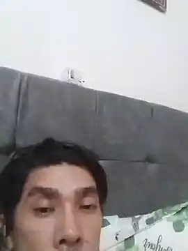 Snapshot of Shawnzinho chatting on 11.28.25 Shawnzinho online show from 11.28.25