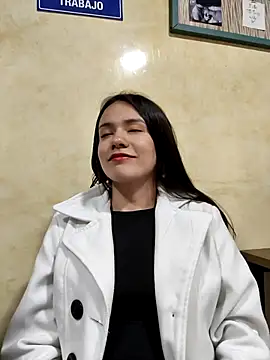 Snapshot of CHARLOTTE__05 chatting on 09.17.25 CHARLOTTE 05 online show from 09.17.25