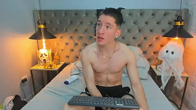 HunterHeat  online show from 10.04.25