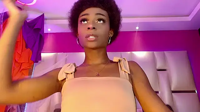 MariahMendezz online show from 10.18.25