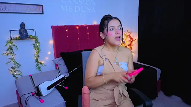 Snapshot of Nathi_Medusa chatting on 10.06.25 Nathi Medusa online show from 10.06.25