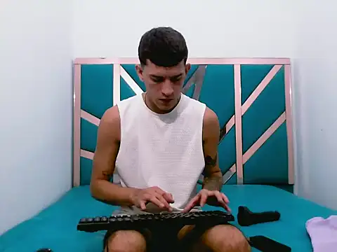 Snapshot of dilan_abraham12 chatting on 09.18.25 dilan abraham12 online show from 09.18.25